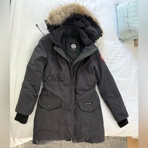 Women’s Canada Goose Navy Blue Trillium Parka with Fur Hood XS